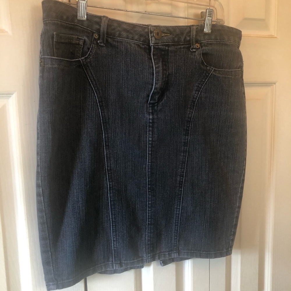 Dark Indigo Denim Pencil Skirt — Classic Fitted Style